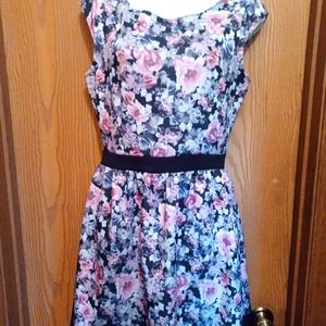 Like new Xhilaration Juniors Medium black trim floral print dress
